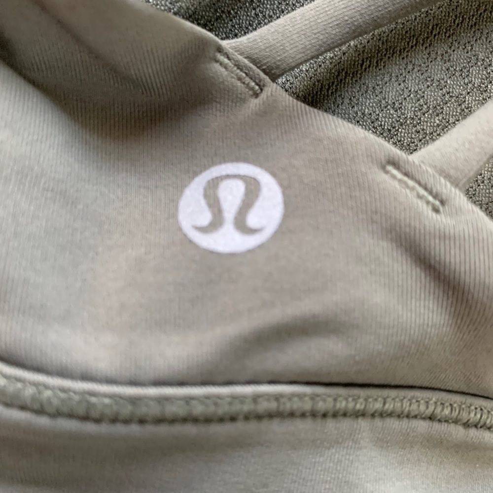 Lululemon tied in energy 2 in 1 tank sage green 10 - Picture 5 of 7